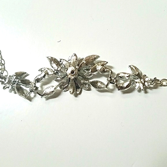 Vintage Silver Tones Flower Necklaces Set - Picture 6 of 9